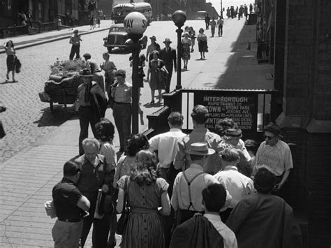  Naked City, Un Thriller Noir New-Yorkais aux Arêtes Vives et à la Vérité Brûlante !